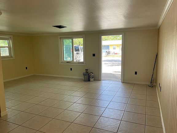 3rd image of 834 S Lime Ave