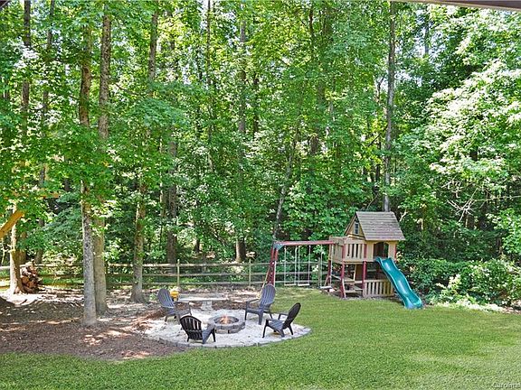 3rd image of 7833 Sedgebrook Dr E