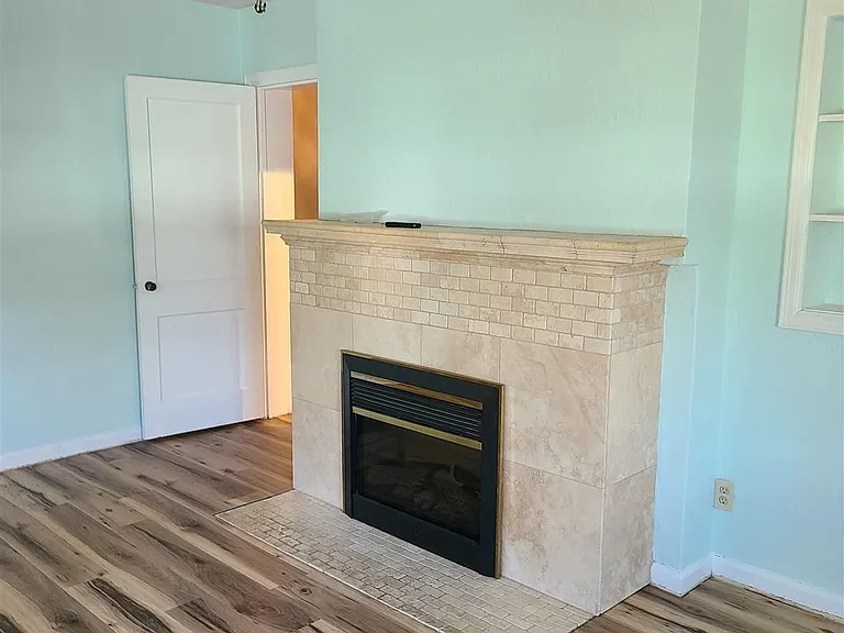 519 S 2nd St — Photo 4