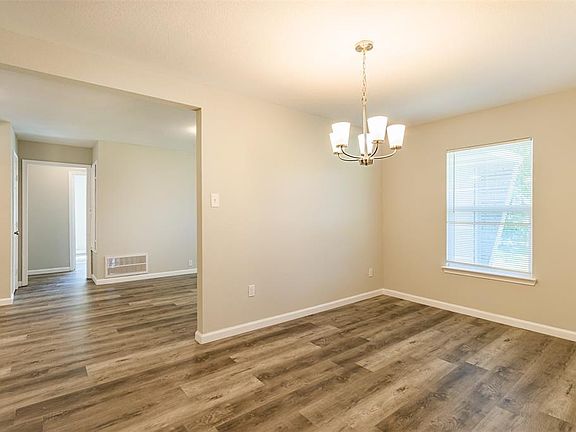3rd image of 6075 Doulton Dr