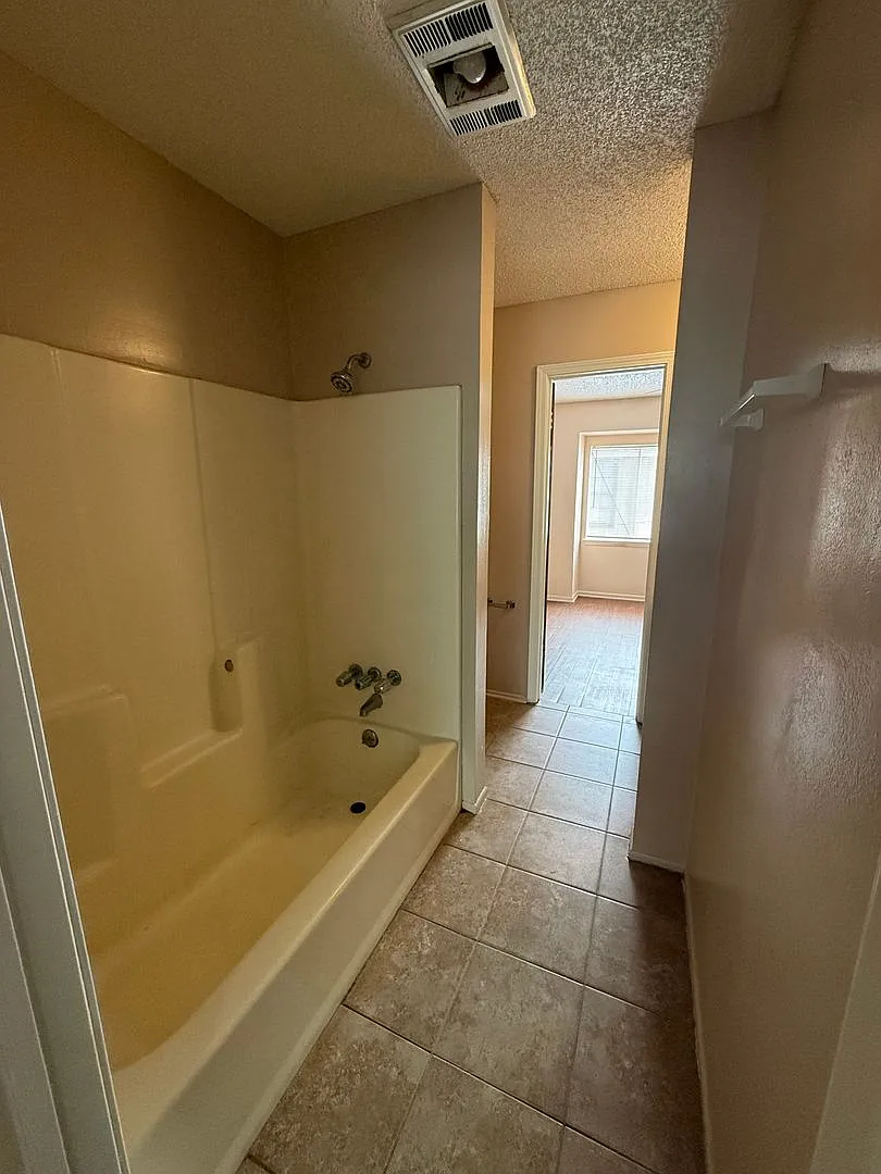 Gm 8845 Gsri Ave — Photo 3