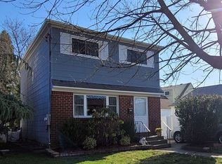 565 Chesman St, West Hempstead, NY 11552
