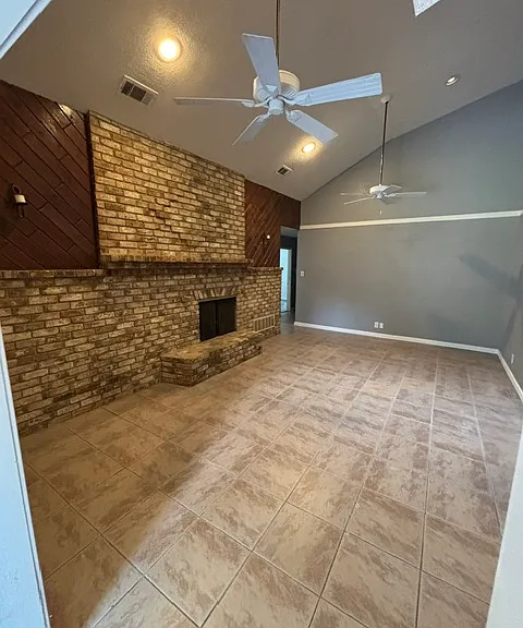 311 Lake Park Rd — Photo 2