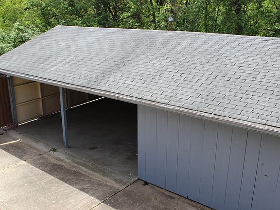 Garage/Carport