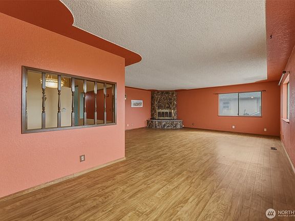 2nd image of 1427 Wilkenson Street
