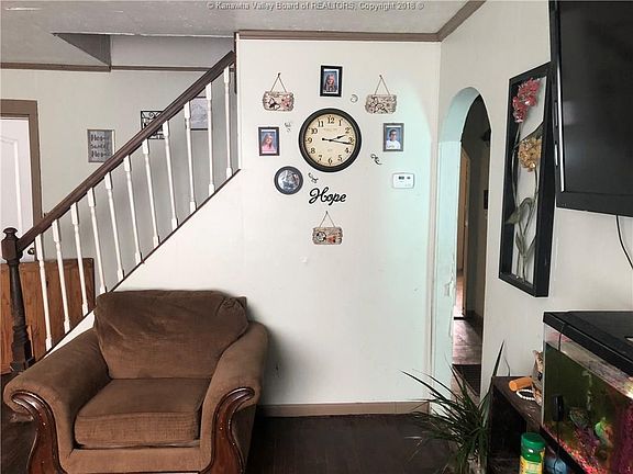 4th image of 758 Campbells Creek Dr