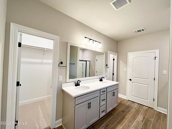 5th image of 208 Wild Cherry Ln