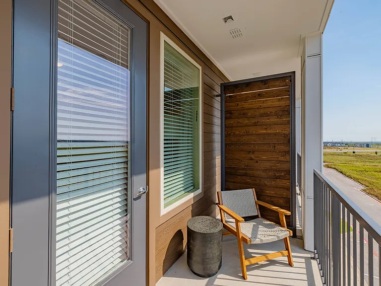 Del Via Apartments — Photo 15