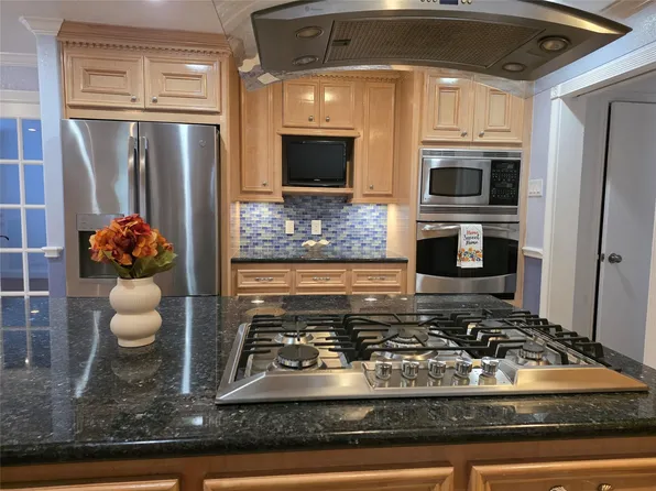 1802 Oaks Dr, Pasadena, TX 77502