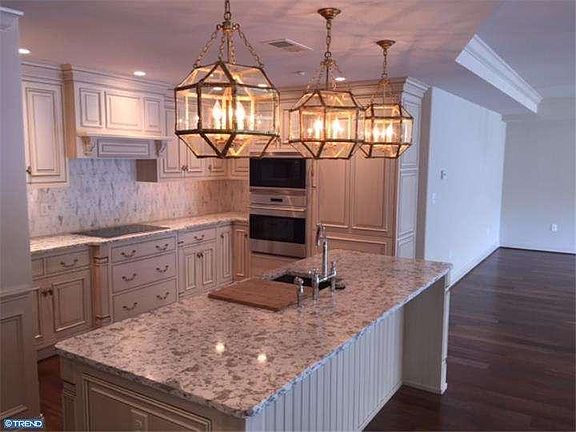 4th image of 1702 N Park Dr APT 54