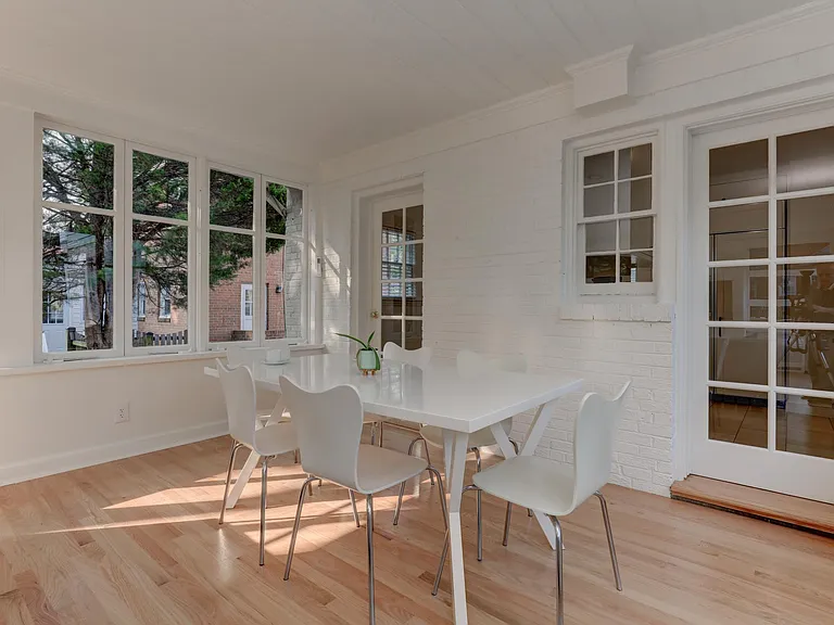 1723 Oakcrest Dr — Photo 5