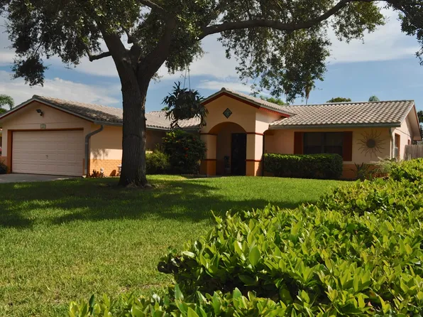 300 Julia Cir S, Saint Pete Beach, FL 33706
