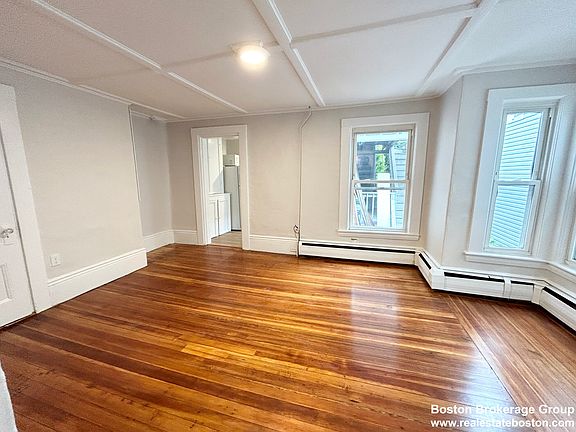 2nd image of 13 Saratoga St Floor 1