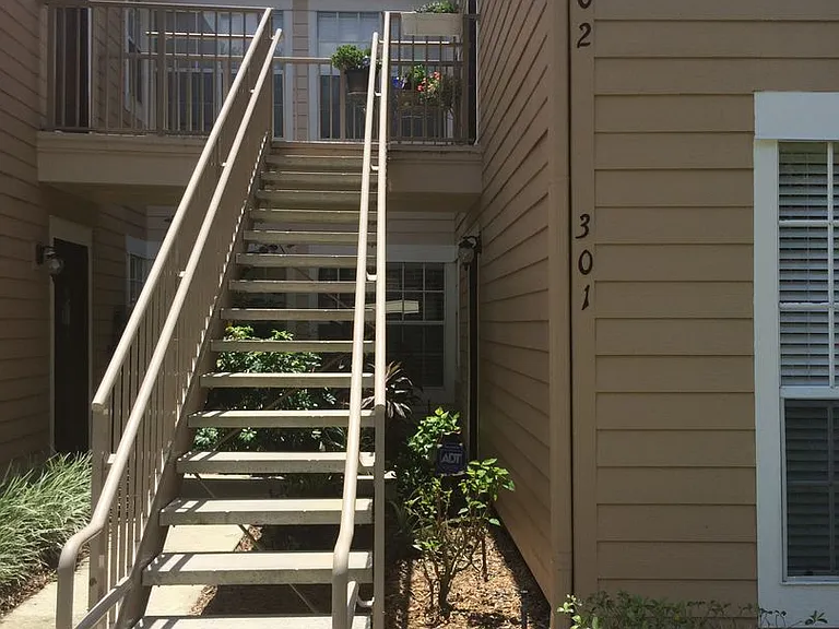 685 Youngstown Pkwy #301 — Photo 3