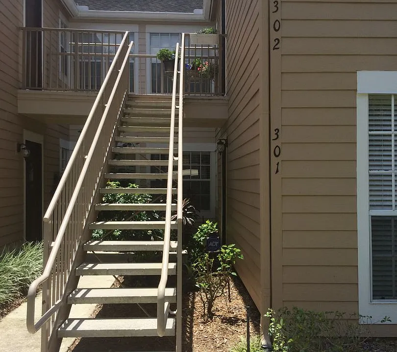 685 Youngstown Pkwy #301