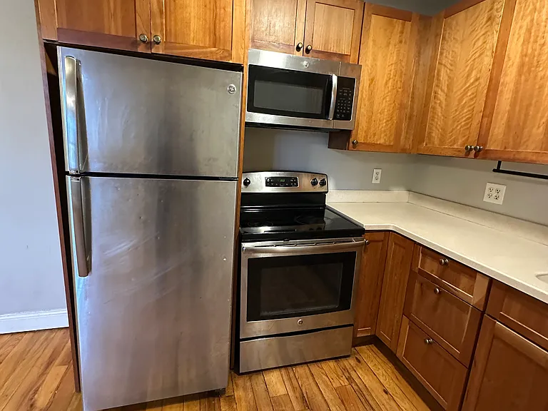 28 E Grand Ave #1B — Photo 4