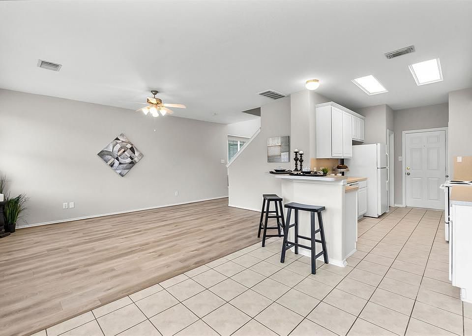 1st image of 17207 Oakwood Chase Dr