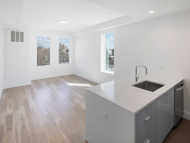 195 Clarkson Ave #6E — Photo 1
