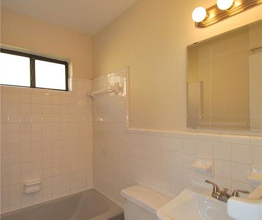 5th image of 5004 Live Oak St APT 105