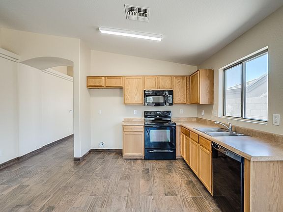 3rd image of 2164 N Santiana Pl