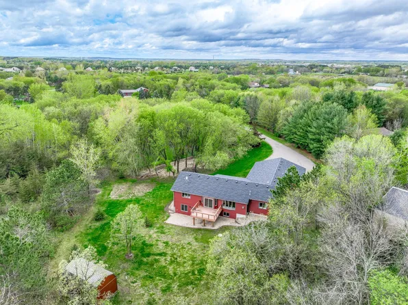 669 Red Maple Ln, Hudson, WI 54016