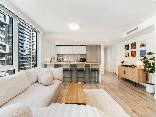 1107 Richards St, Vancouver, BC
