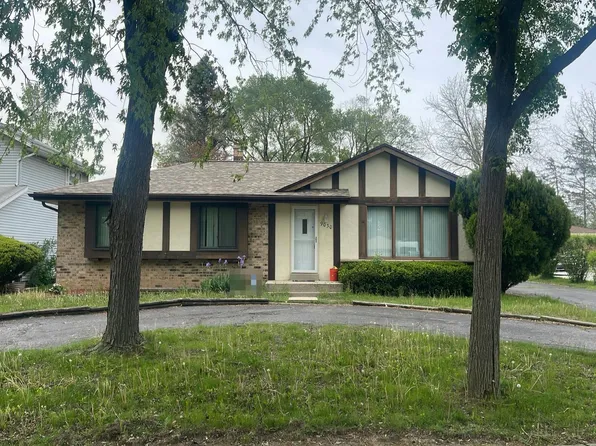 9030 W Helena Ct, Milwaukee, WI 53224