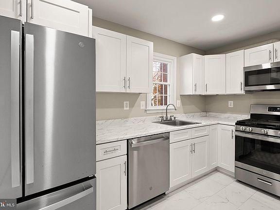 5th image of 8205 Cedar Landing Ct