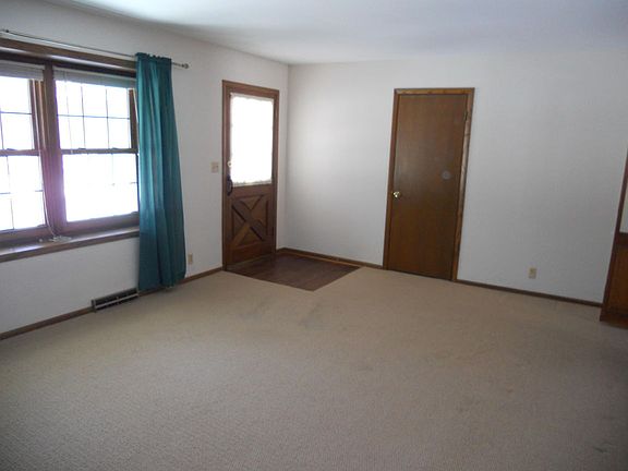 4th image of W255N5659 Wrendale Ct