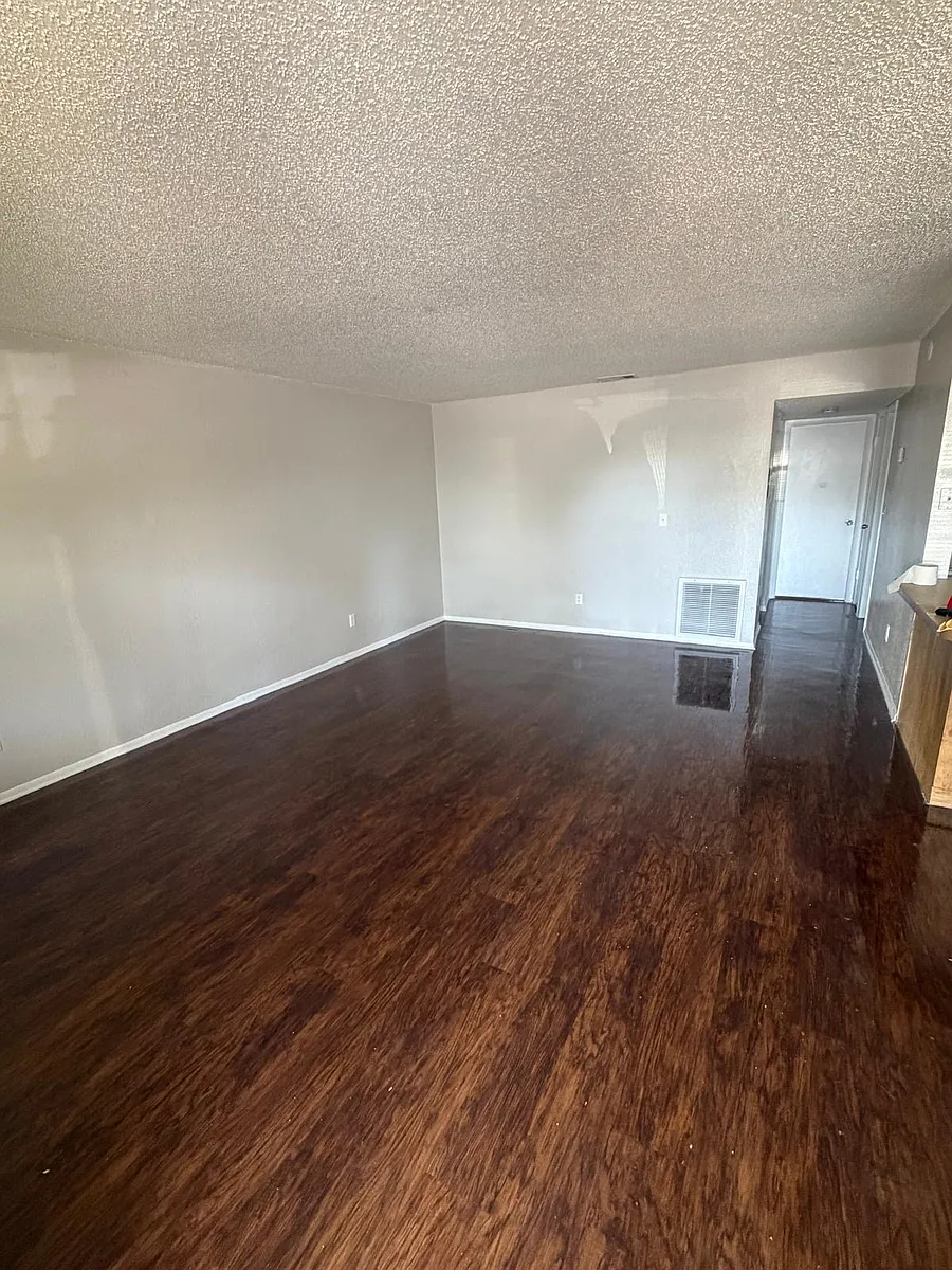 Building Photo - 1132 Auburn St #109