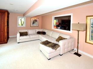 5350 Sideburn Rd, Fairfax, VA 22032