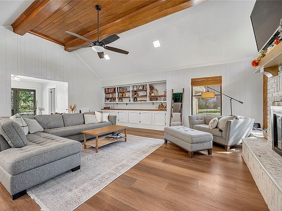 3rd image of 6401 Windwood Dr