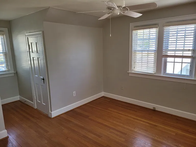 132 Bassett Ave — Photo 10