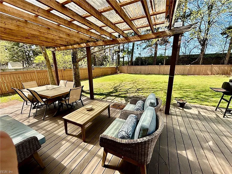 810 Holbrook Dr — Photo 27
