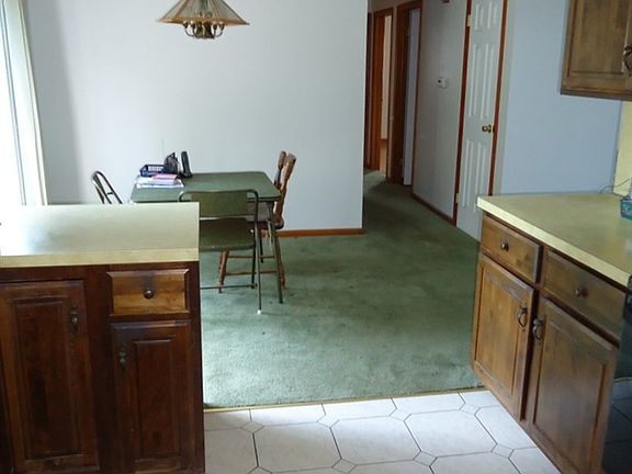 4th image of 10 Turnstile Dr