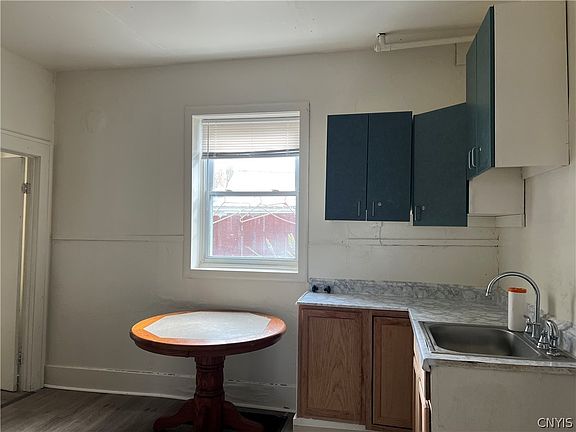 4th image of 809 Jefferson Ave