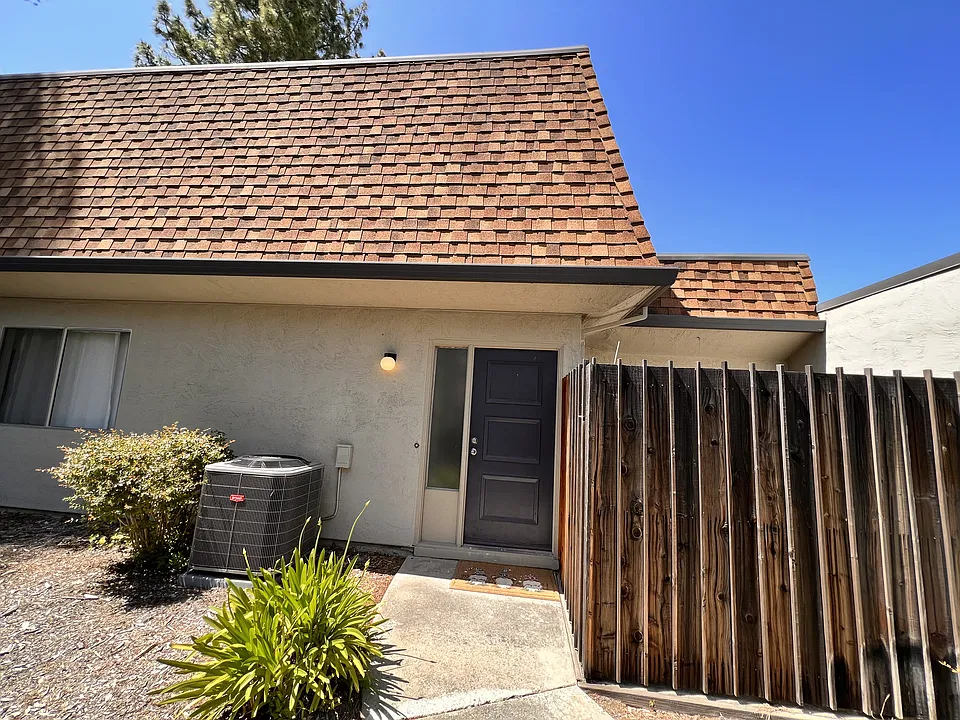 1751 Holland Cir