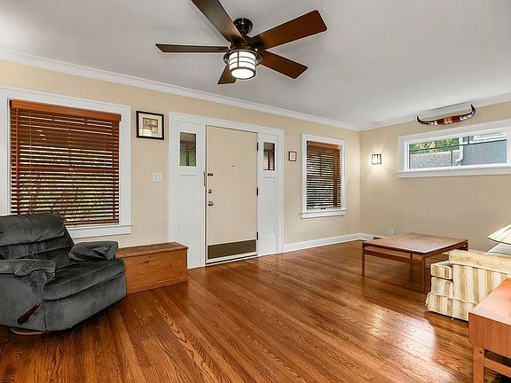 3rd image of 5727 Kenwood Ave
