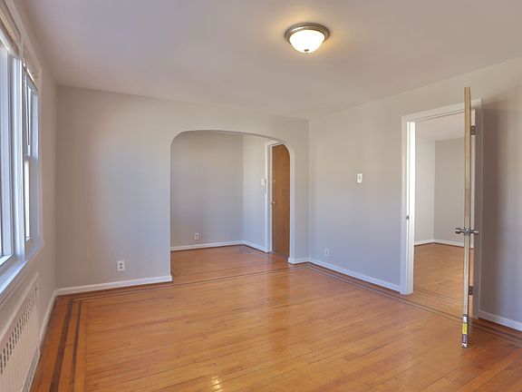 5th image of 125 Laidlaw Ave #2