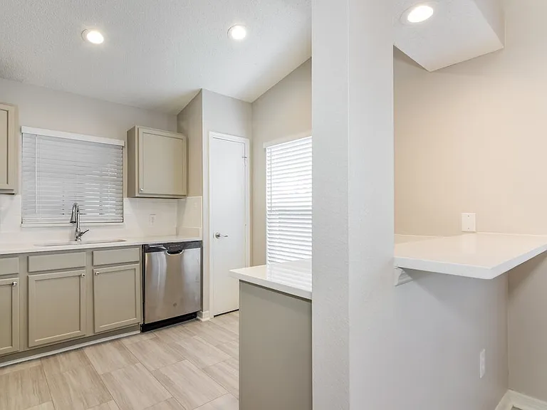 26808 Haverhill Dr — Photo 5
