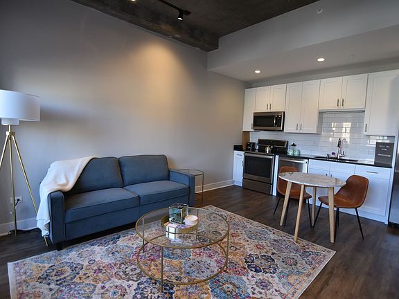 4th image of 3817-45 N Broadway St #3833-514
