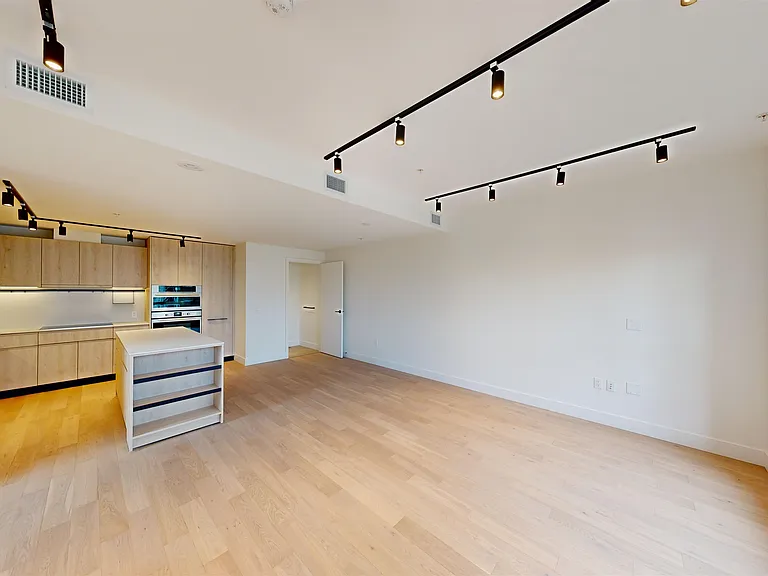 3930 Dumfries St — Photo 7