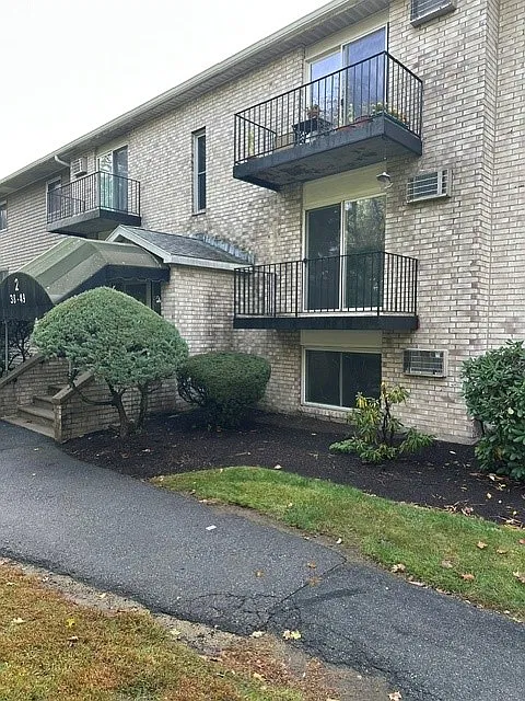 2 bed, 861 sqft, $2,100 — Photo 1