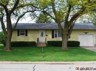 610 2nd St SE, Dyersville, IA 52040