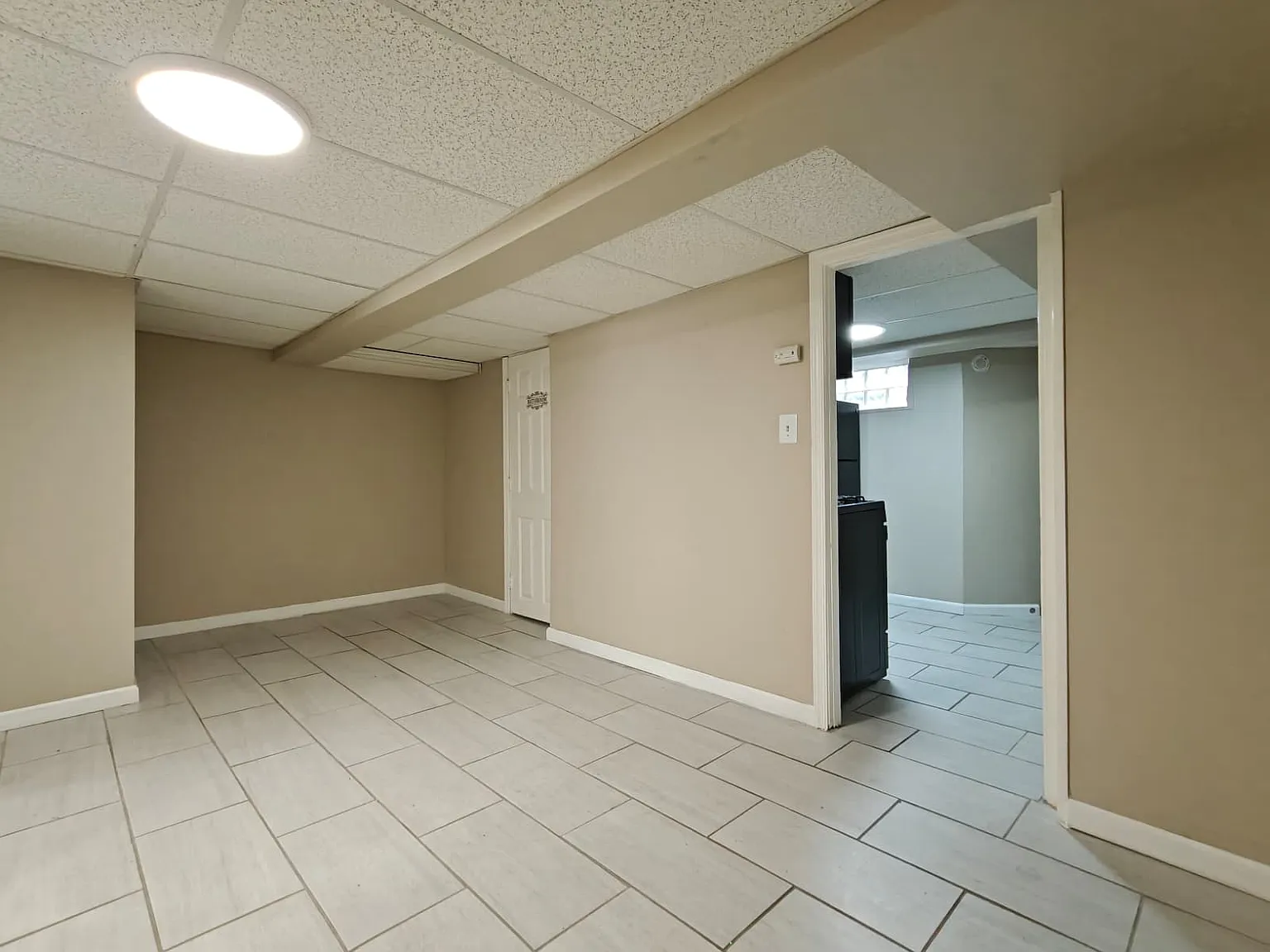 Beautiful 2 Bedroom Available Now! — Photo 4