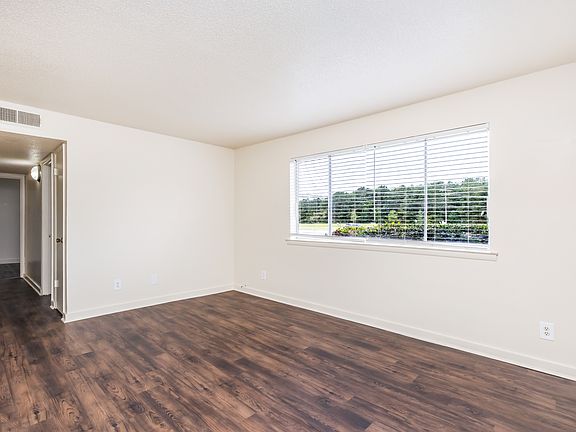 2nd image of 980 Red Bud Rd NE #29409023a