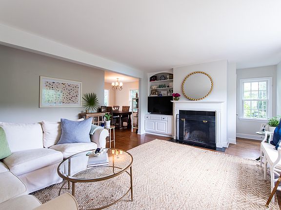 2nd image of 1842 Trevilian Way