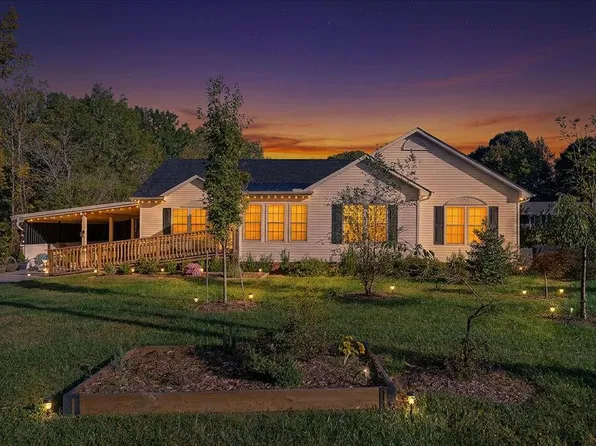1602 High St #B, Farmville, VA 23901