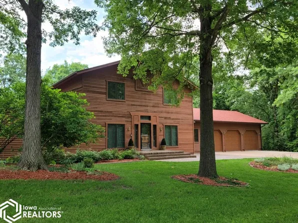 407 Heatherwood Cir, Fairfield, IA 52556