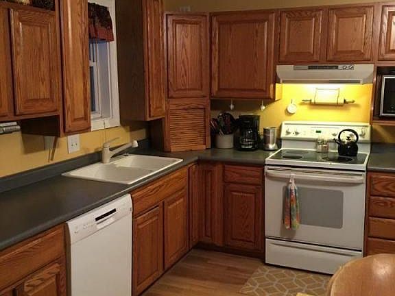 4th image of 207 Garland St W